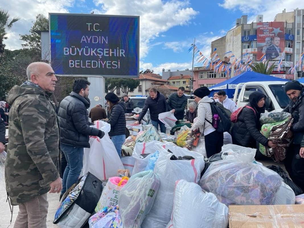 Deprem bölgesine yardım kampanyası başladı! İşte bölgede en çok ihtiyaç duyulan malzemeler ve yardım yapılacak adresler 12